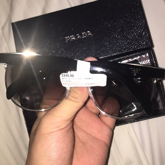 Women’s Prada sunglasses - Picture 3 of 4